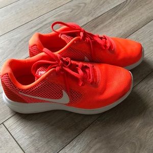 Women’s Nike Revolution 6.5